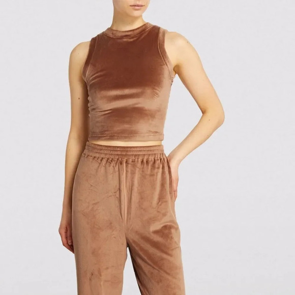 SKIMS Velour Tank Top in‎ Tan - Picture 1 of 8